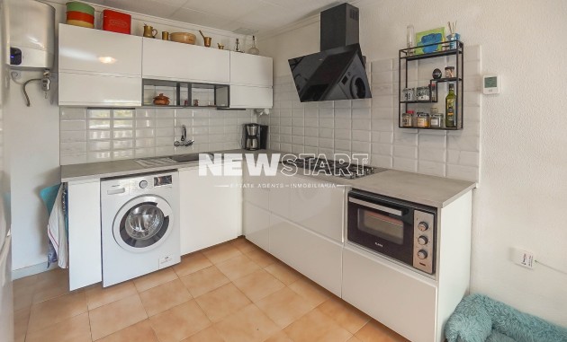 Resale - End Terrace - La Marina - Urb. La Marina