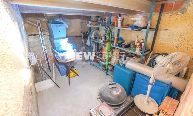 Resale - End Terrace - La Marina - Urb. La Marina