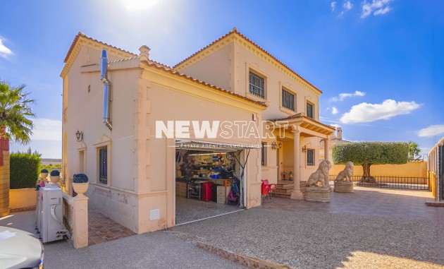 Återförsäljning - Fristående - La Marina - Urb. La Escuera