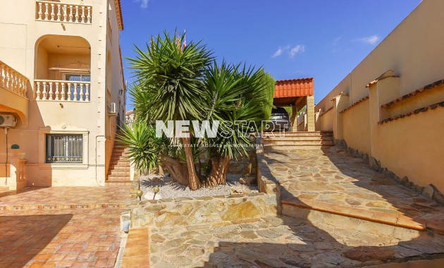 Återförsäljning - Fristående - La Marina - Urb. La Escuera