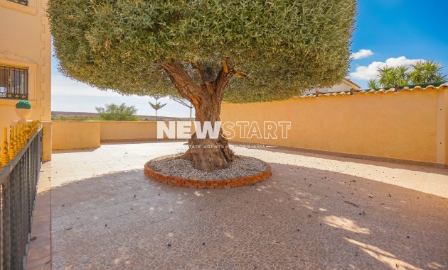 Återförsäljning - Fristående - La Marina - Urb. La Escuera