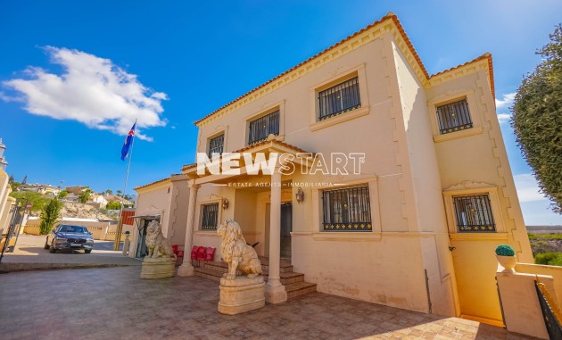 Återförsäljning - Fristående - La Marina - Urb. La Escuera