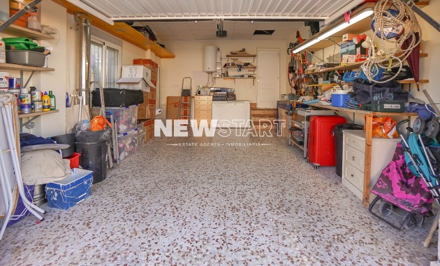 Återförsäljning - Fristående - La Marina - Urb. La Escuera