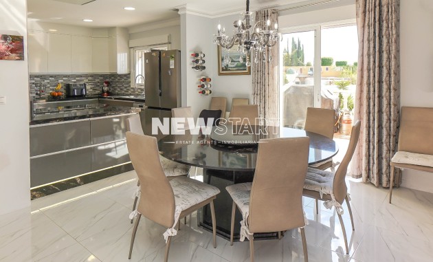 Återförsäljning - Fristående - La Marina - Urb. La Escuera