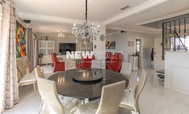 Återförsäljning - Fristående - La Marina - Urb. La Escuera