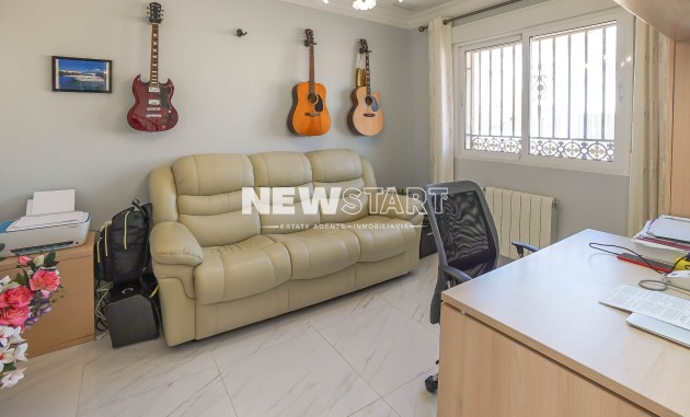 Återförsäljning - Fristående - La Marina - Urb. La Escuera