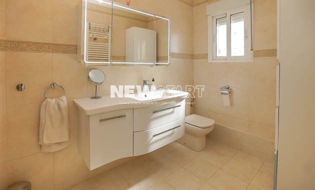 Återförsäljning - Fristående - La Marina - Urb. La Escuera