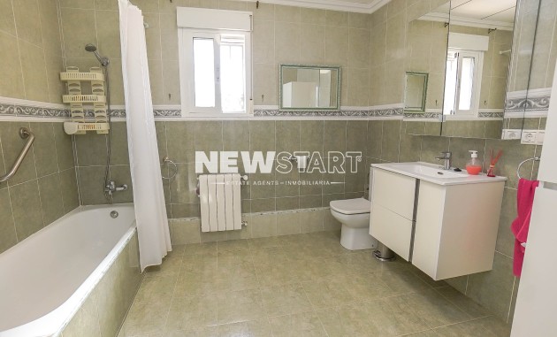 Återförsäljning - Fristående - La Marina - Urb. La Escuera