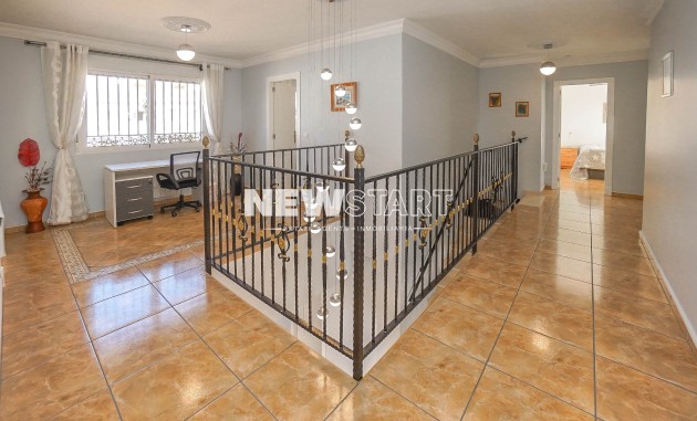 Återförsäljning - Fristående - La Marina - Urb. La Escuera