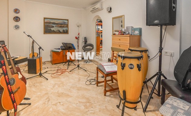 Återförsäljning - Fristående - La Marina - Urb. La Escuera