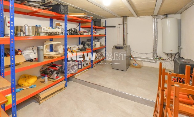 Återförsäljning - Fristående - La Marina - Urb. La Escuera