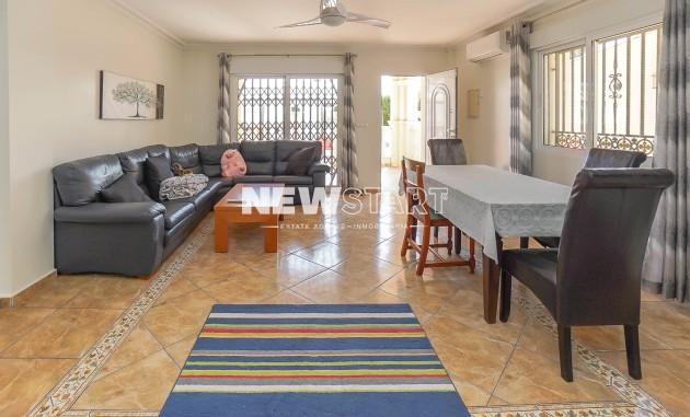 Återförsäljning - Fristående - La Marina - Urb. La Escuera