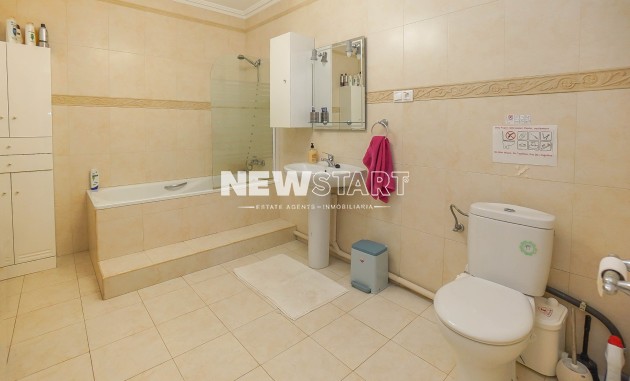 Återförsäljning - Fristående - La Marina - Urb. La Escuera