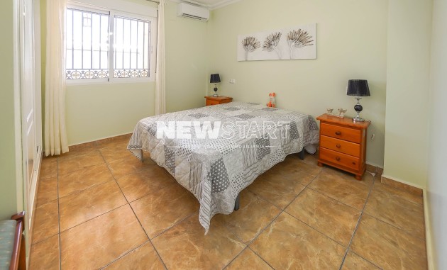 Återförsäljning - Fristående - La Marina - Urb. La Escuera