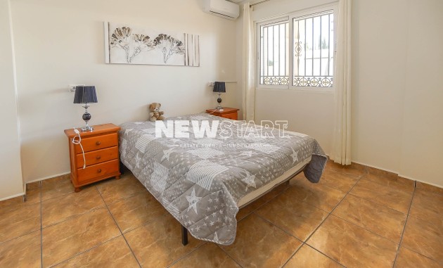 Återförsäljning - Fristående - La Marina - Urb. La Escuera