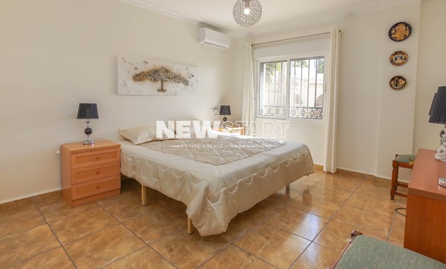 Återförsäljning - Fristående - La Marina - Urb. La Escuera