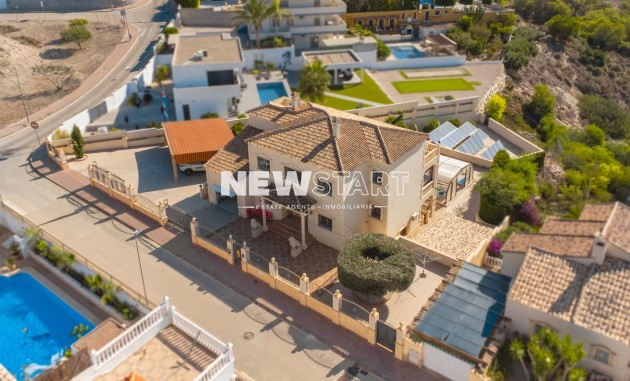 Återförsäljning - Fristående - La Marina - Urb. La Escuera