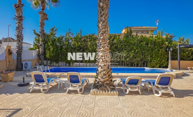 Återförsäljning - Fristående - La Marina - Urb. La Escuera