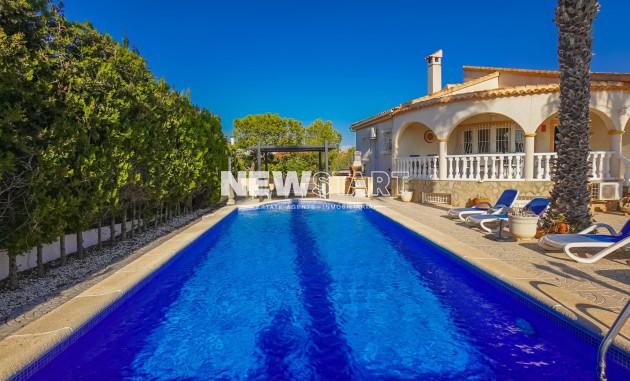 Återförsäljning - Fristående - La Marina - Urb. La Escuera