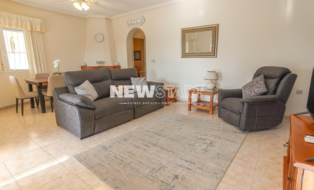 Återförsäljning - Fristående - La Marina - Urb. La Escuera