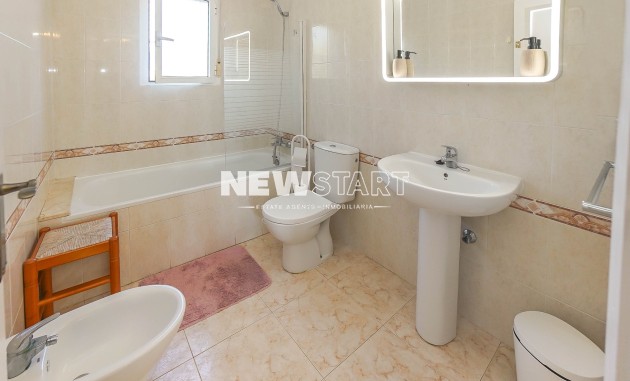 Återförsäljning - Fristående - La Marina - Urb. La Escuera