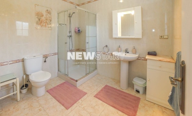 Återförsäljning - Fristående - La Marina - Urb. La Escuera