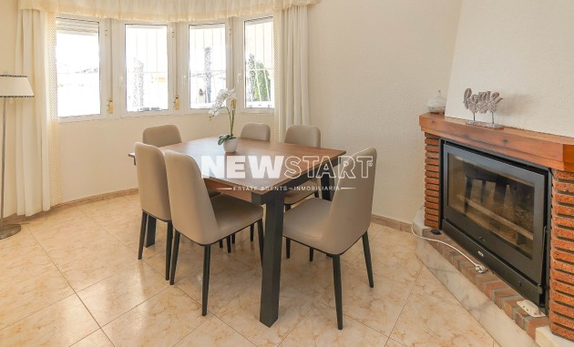 Återförsäljning - Fristående - La Marina - Urb. La Escuera