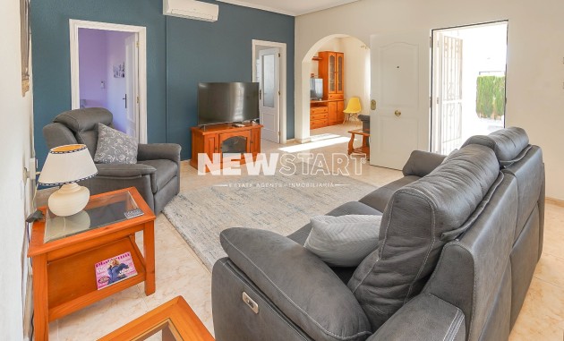 Återförsäljning - Fristående - La Marina - Urb. La Escuera