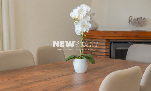 Återförsäljning - Fristående - La Marina - Urb. La Escuera