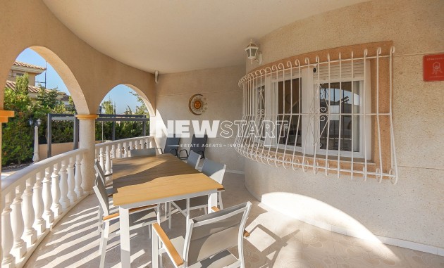 Återförsäljning - Fristående - La Marina - Urb. La Escuera