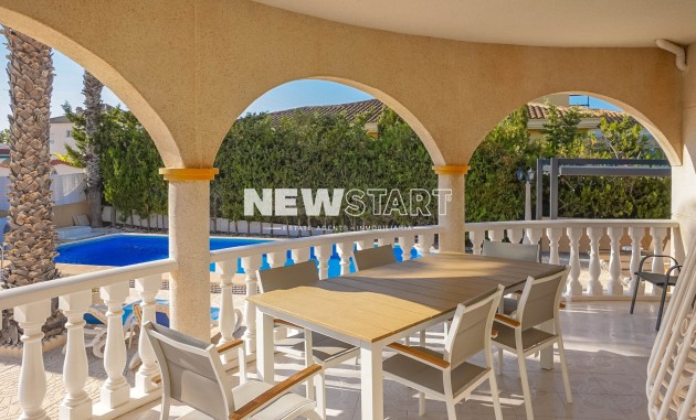 Återförsäljning - Fristående - La Marina - Urb. La Escuera