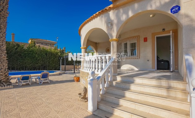 Återförsäljning - Fristående - La Marina - Urb. La Escuera