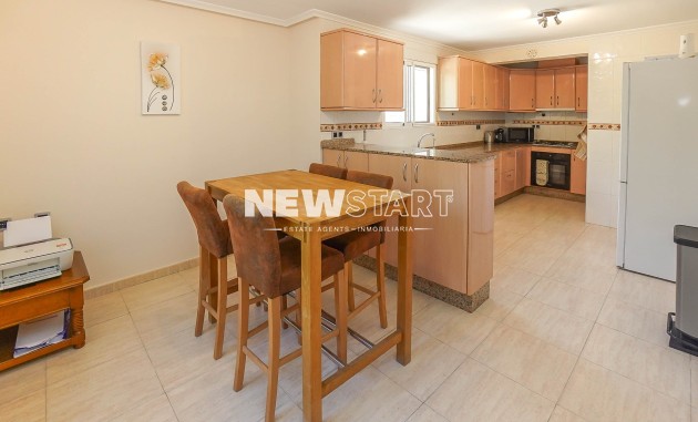 Återförsäljning - Fristående - La Marina - Urb. La Escuera