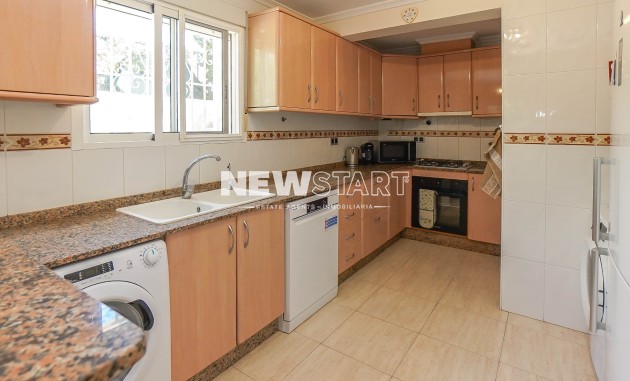 Återförsäljning - Fristående - La Marina - Urb. La Escuera