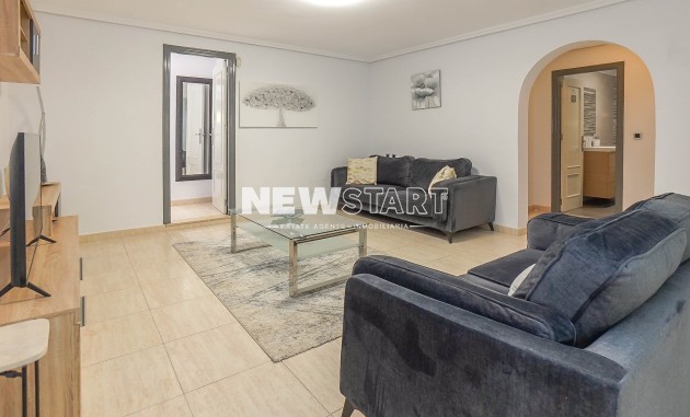 Återförsäljning - Fristående - La Marina - Urb. La Escuera