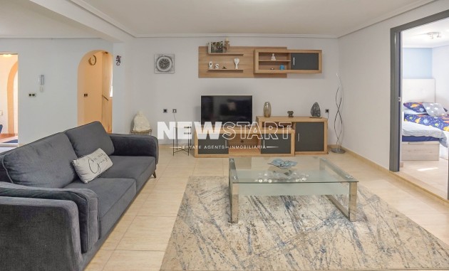 Återförsäljning - Fristående - La Marina - Urb. La Escuera