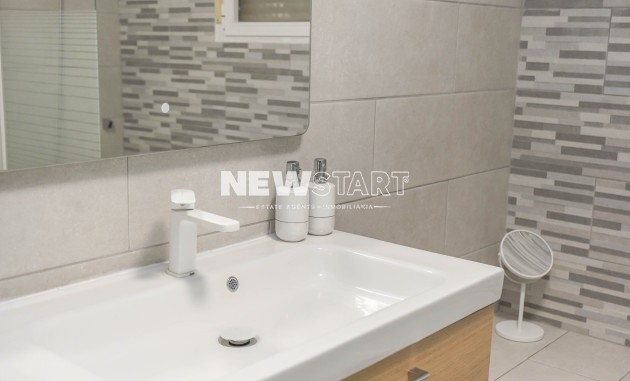 Återförsäljning - Fristående - La Marina - Urb. La Escuera