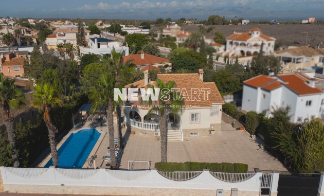 Återförsäljning - Fristående - La Marina - Urb. La Escuera