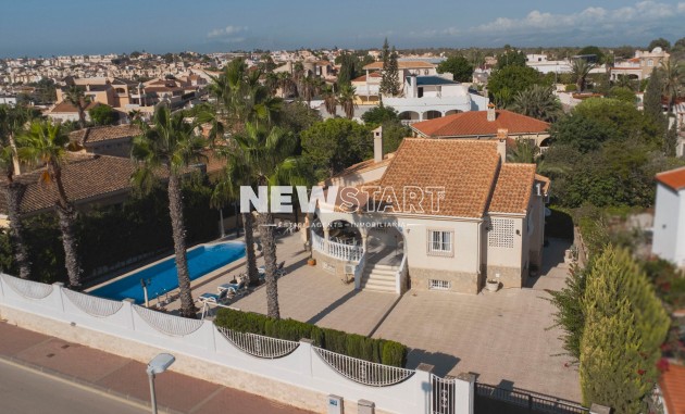 Återförsäljning - Fristående - La Marina - Urb. La Escuera