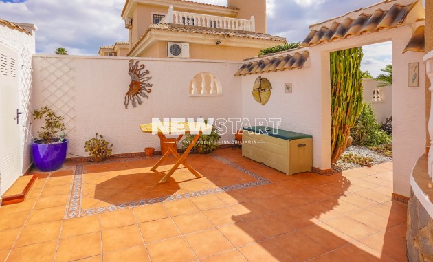 Återförsäljning - Fristående - La Marina - Urb. La Marina