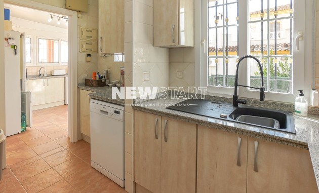 Återförsäljning - Fristående - La Marina - Urb. La Marina