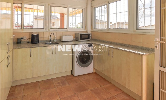 Återförsäljning - Fristående - La Marina - Urb. La Marina