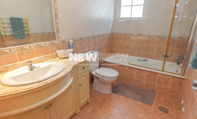 Återförsäljning - Fristående - La Marina - Urb. La Marina