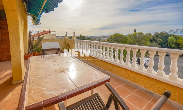 Resale - Townhouse - La Marina - Urb. La Marina