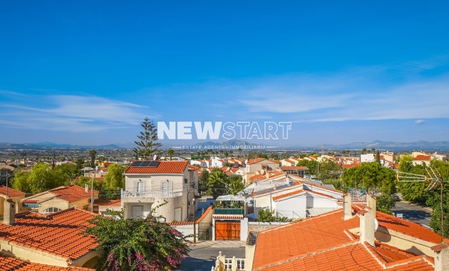 Reventa - Casa adosada - La Marina - Urb. La Marina
