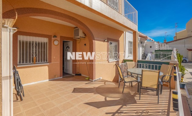 Reventa - Casa adosada - La Marina - Urb. La Marina