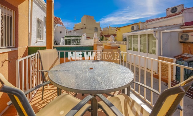 Reventa - Casa adosada - La Marina - Urb. La Marina