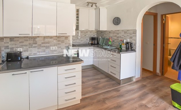 Reventa - Casa adosada - La Marina - Urb. La Marina