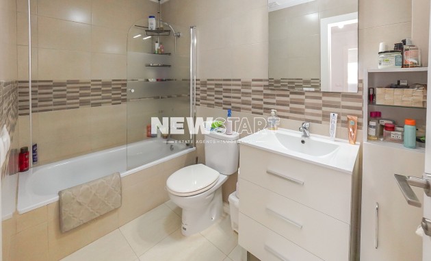 Reventa - Casa adosada - La Marina - Urb. La Marina