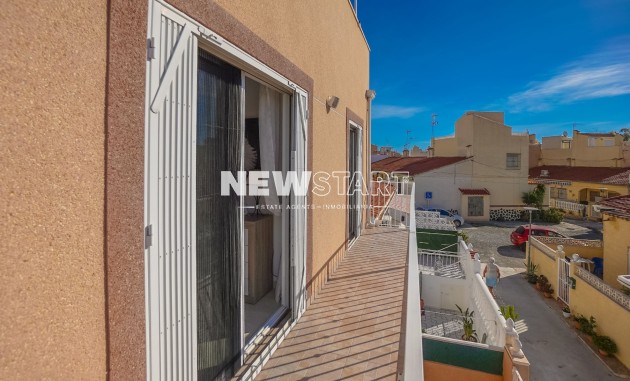 Reventa - Casa adosada - La Marina - Urb. La Marina